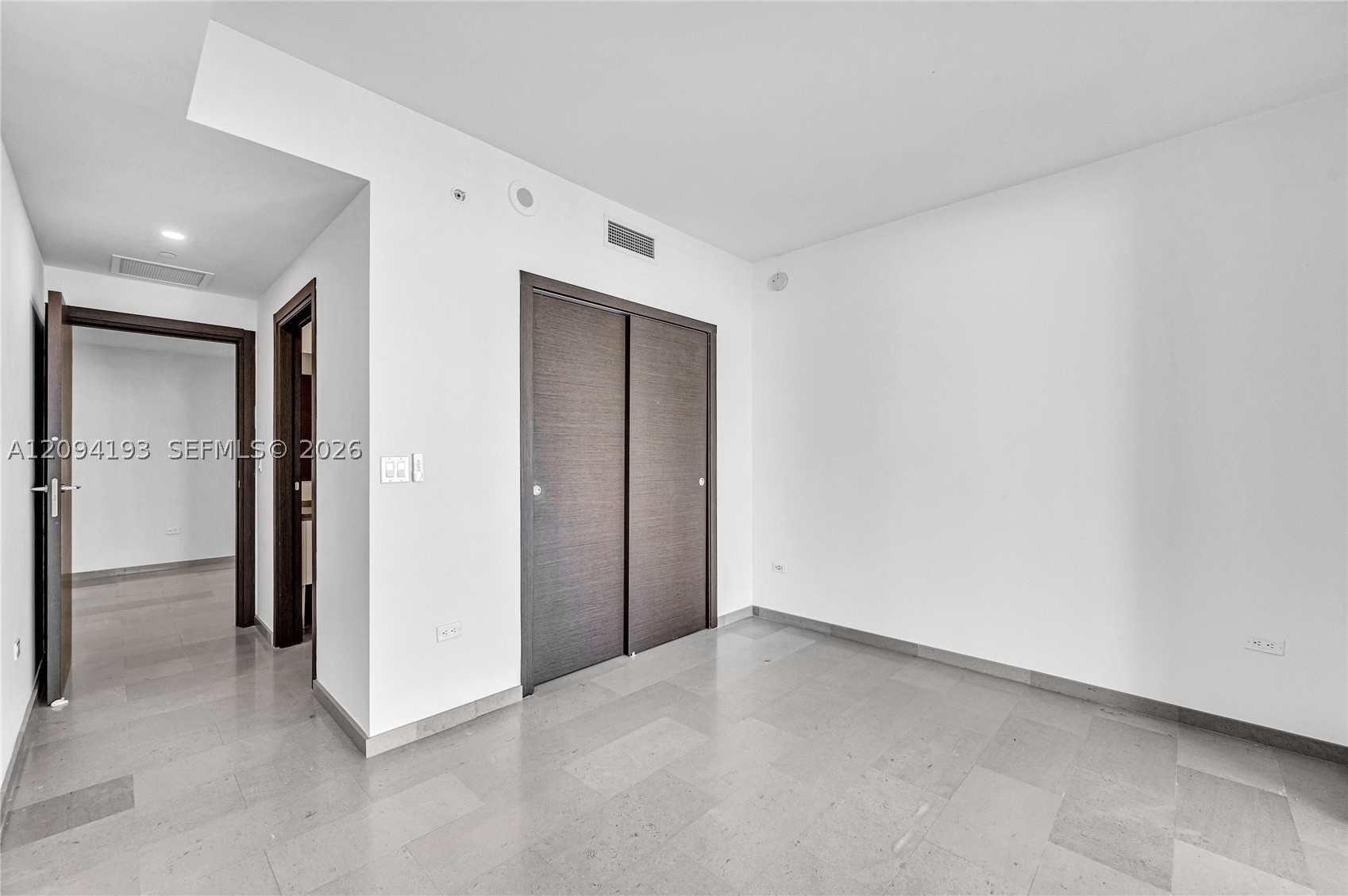 88 SW 7th St #806, Miami FL 33130