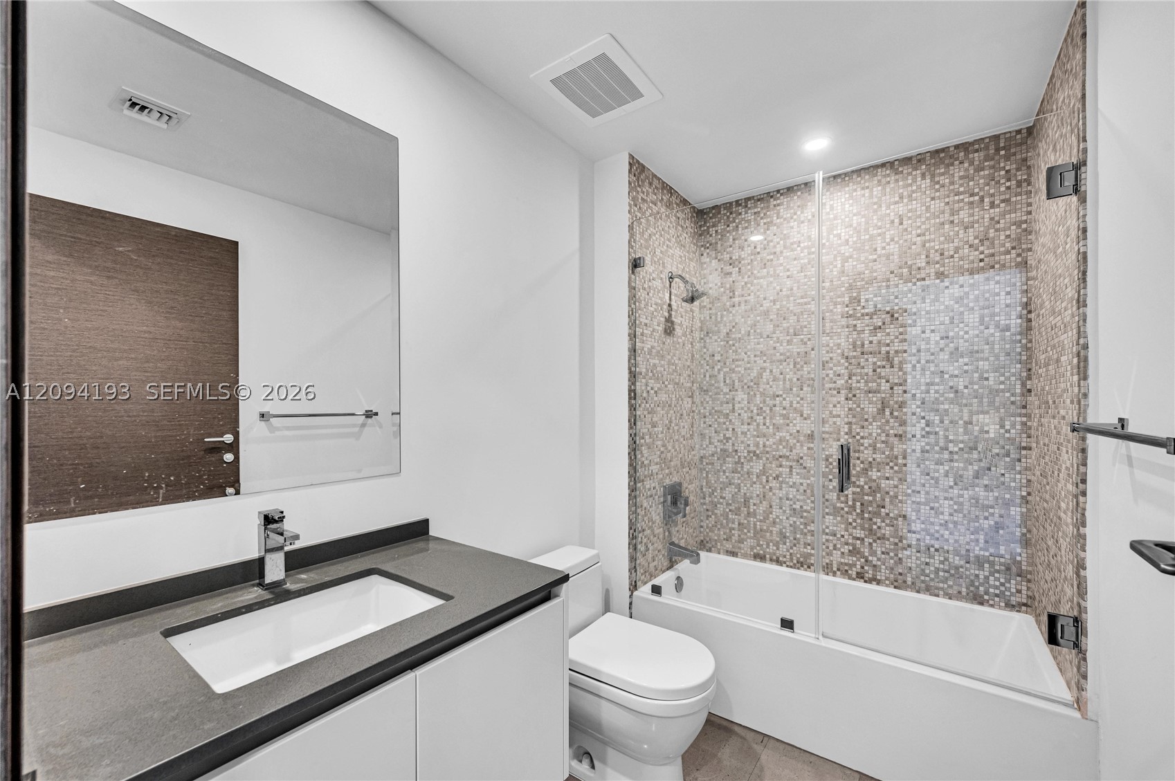 88 SW 7th St #806, Miami FL 33130