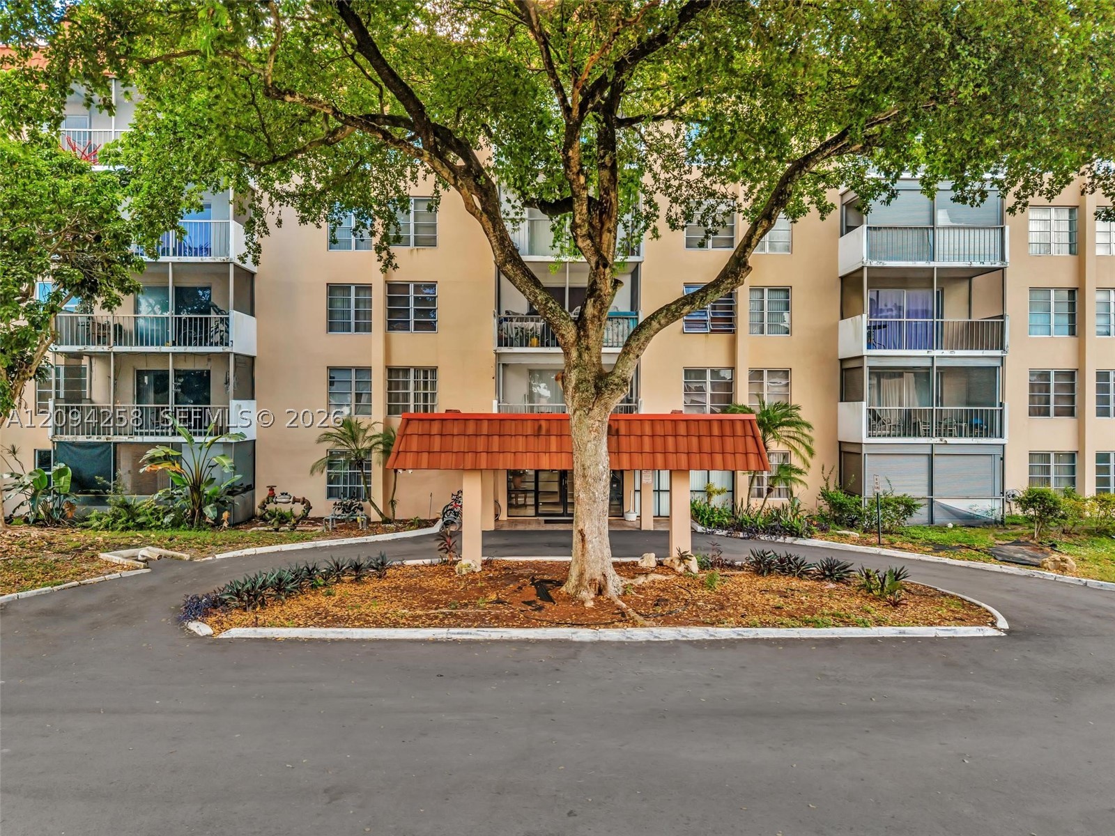 4158 Inverrary Dr #503, Lauderhill FL 33319