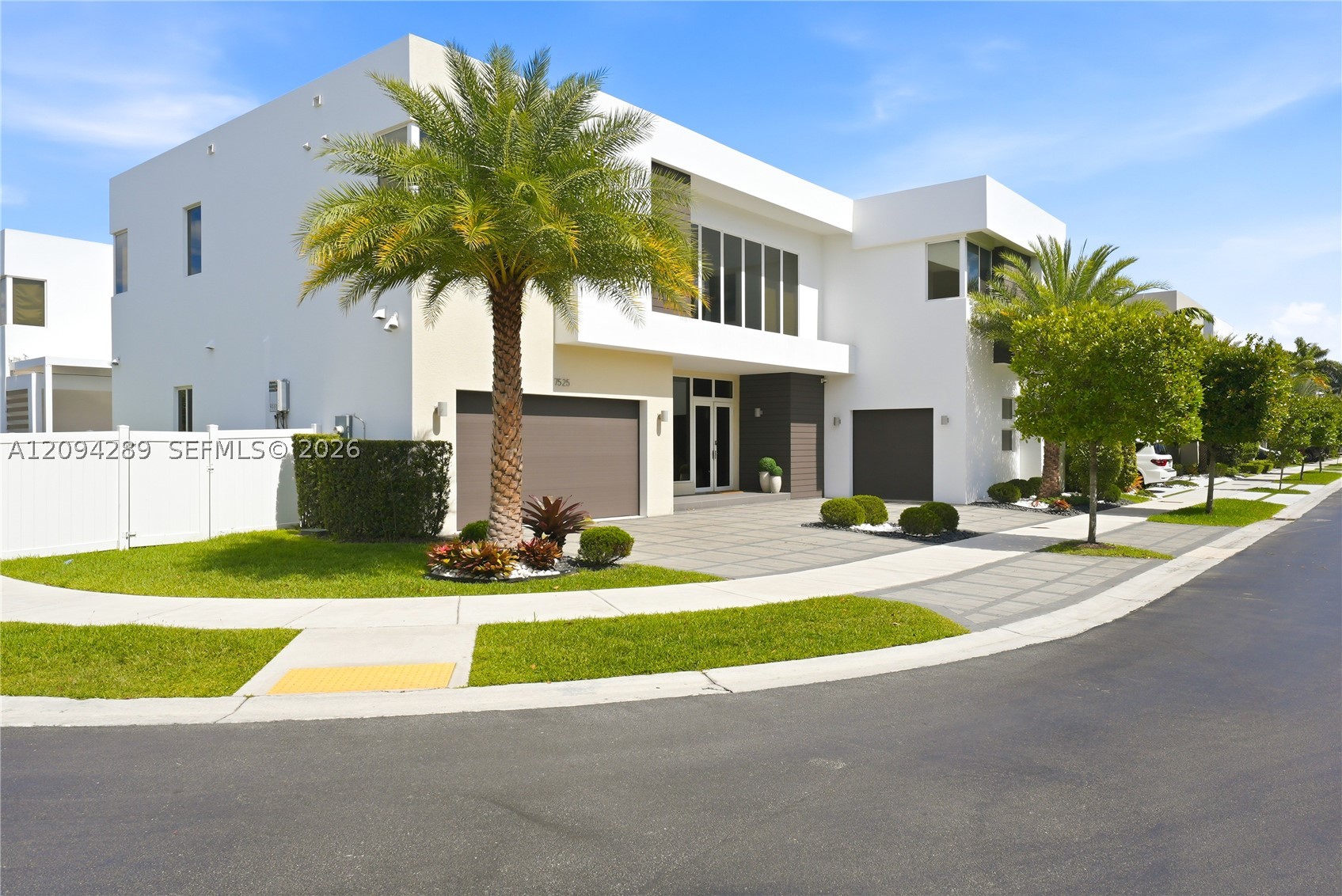 7525 NW 103rd Pl, Doral FL 33178