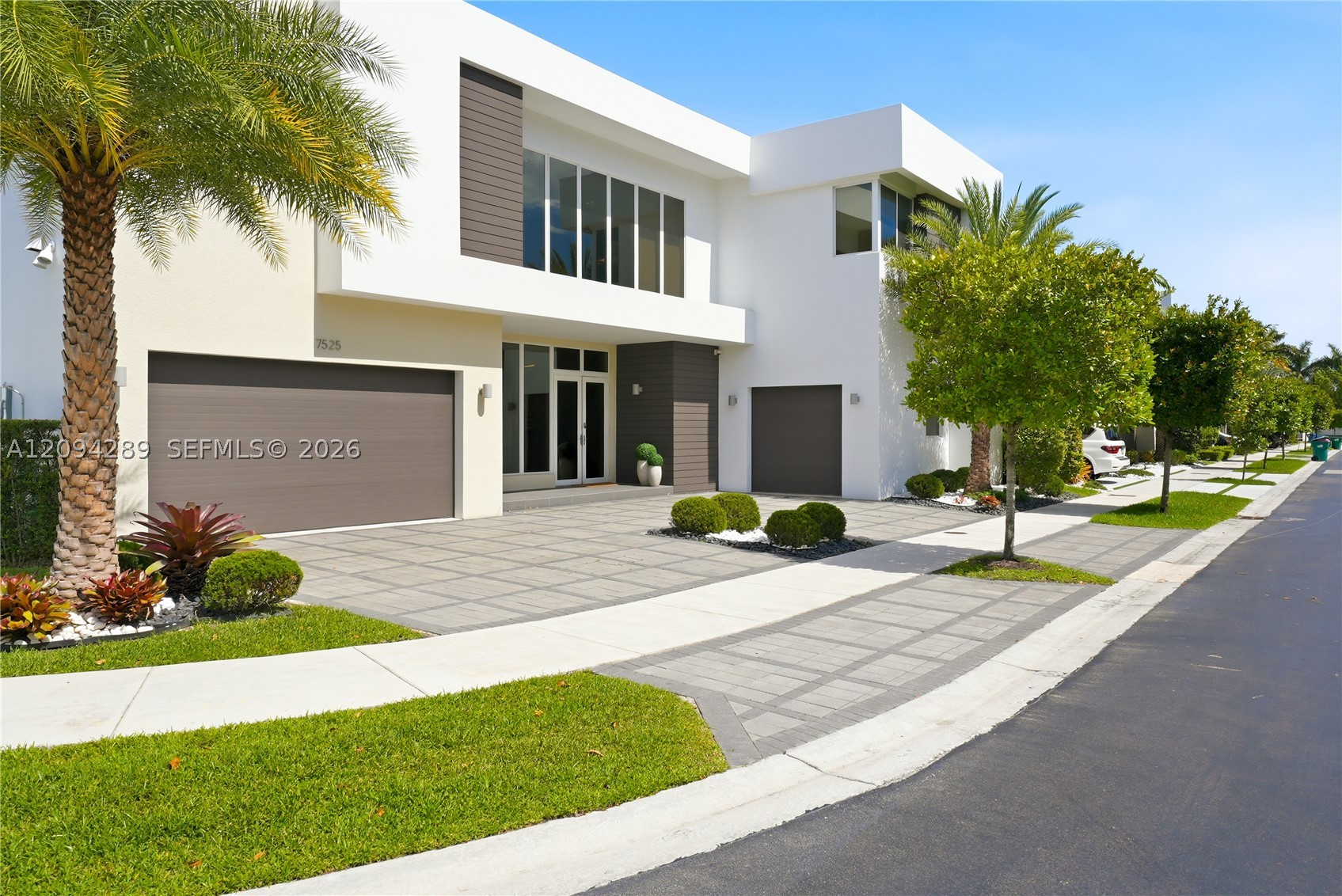7525 NW 103rd Pl, Doral FL 33178