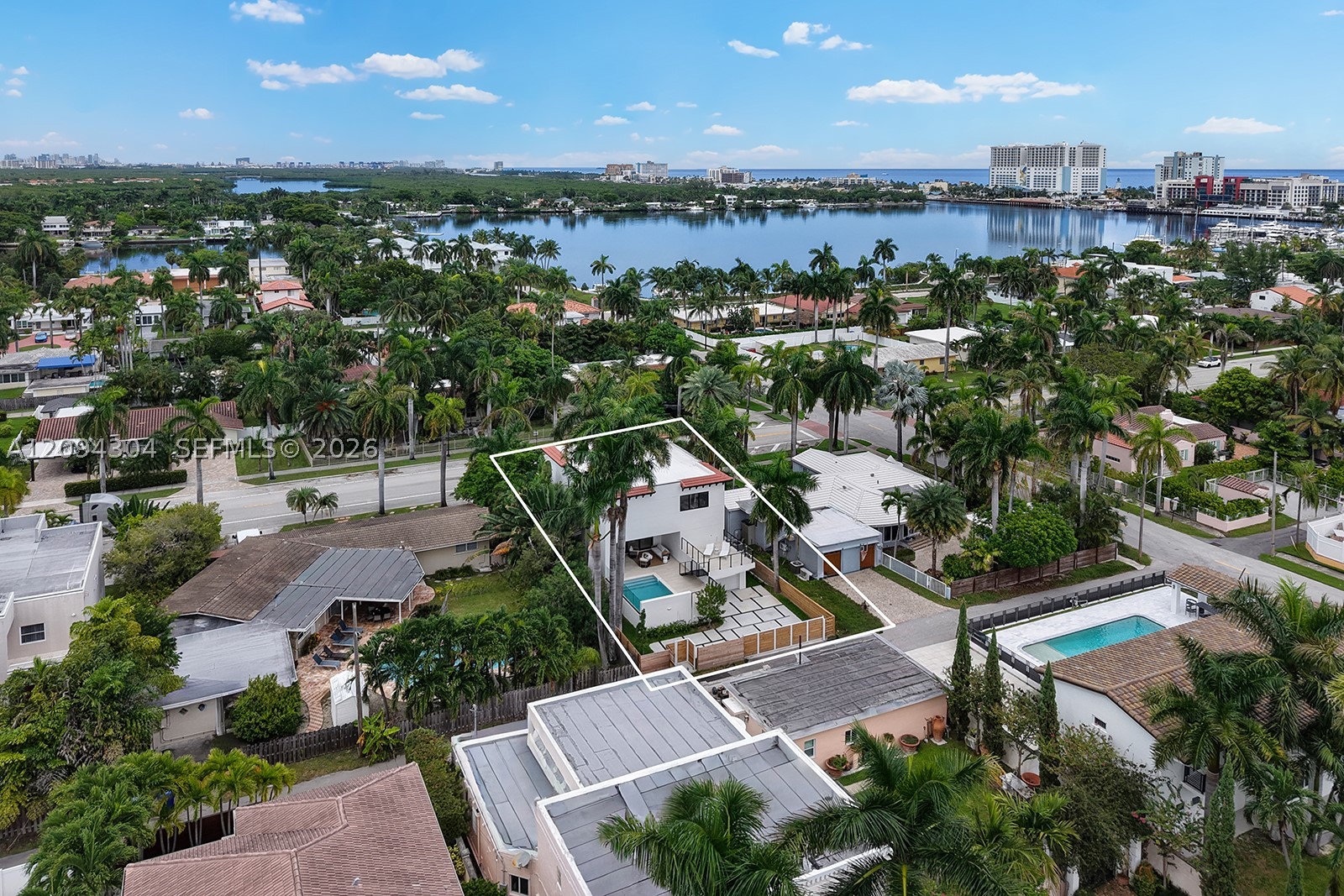 908 Tyler St, Hollywood FL 33019