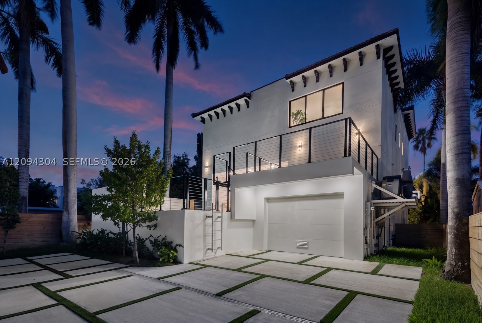 908 Tyler St, Hollywood FL 33019