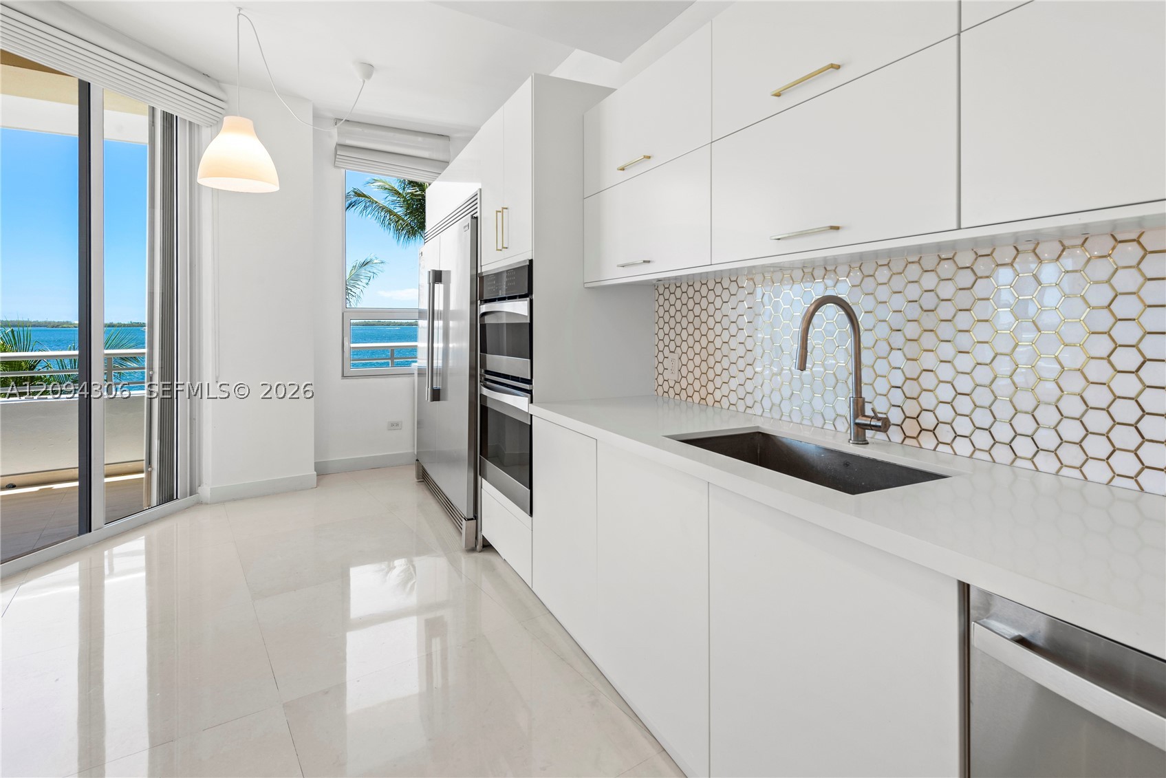 808 Brickell Key Dr #304, Miami FL 33131