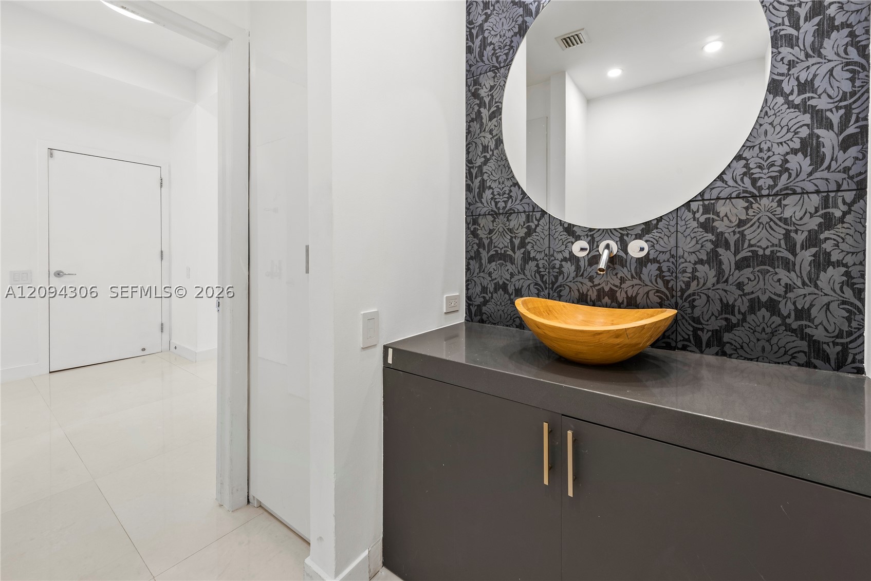 808 Brickell Key Dr #304, Miami FL 33131