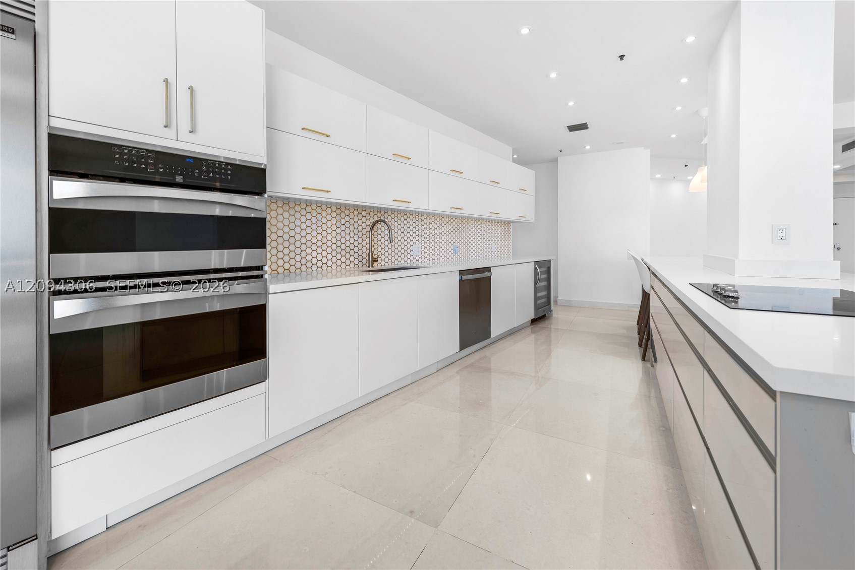 808 Brickell Key Dr #304, Miami FL 33131
