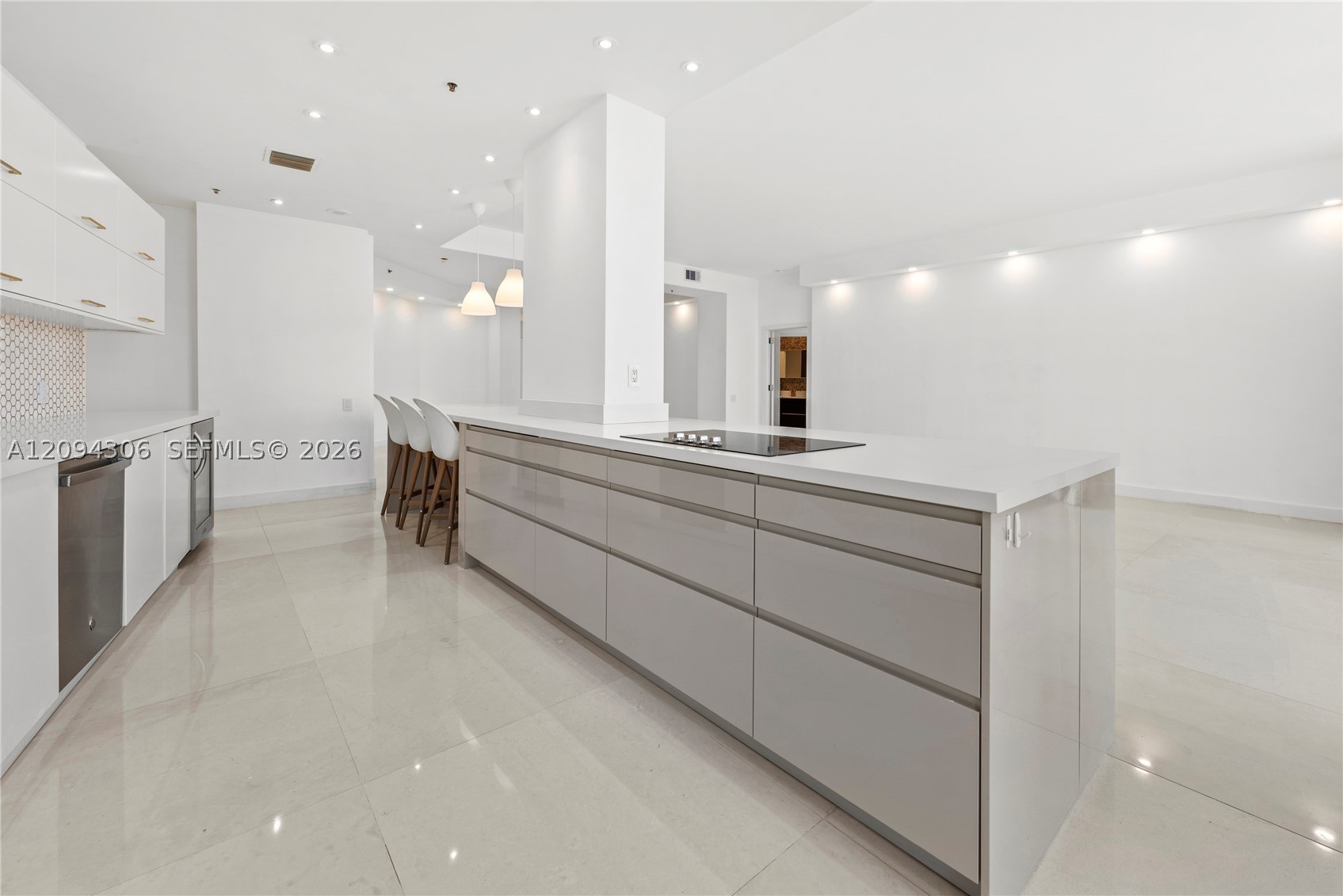 808 Brickell Key Dr #304, Miami FL 33131