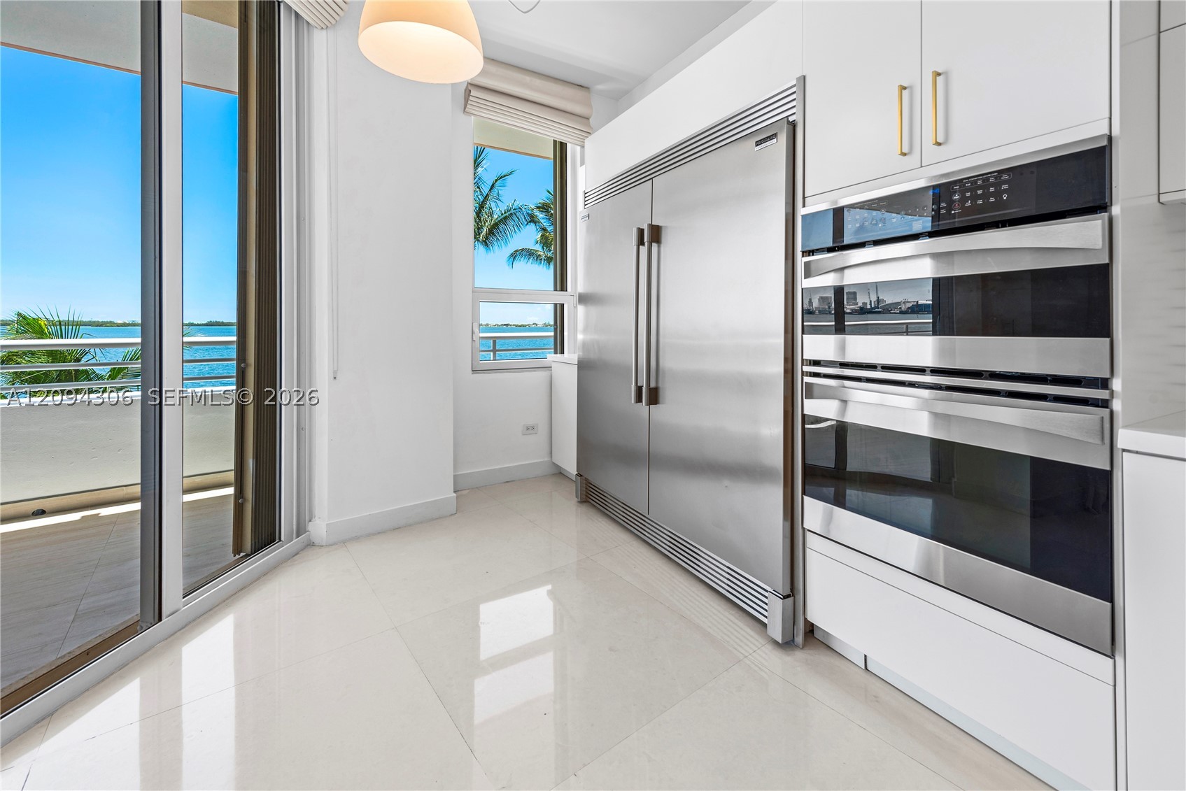 808 Brickell Key Dr #304, Miami FL 33131