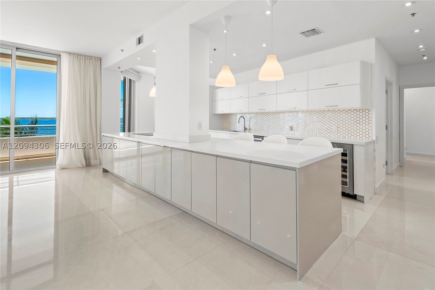 808 Brickell Key Dr #304, Miami FL 33131