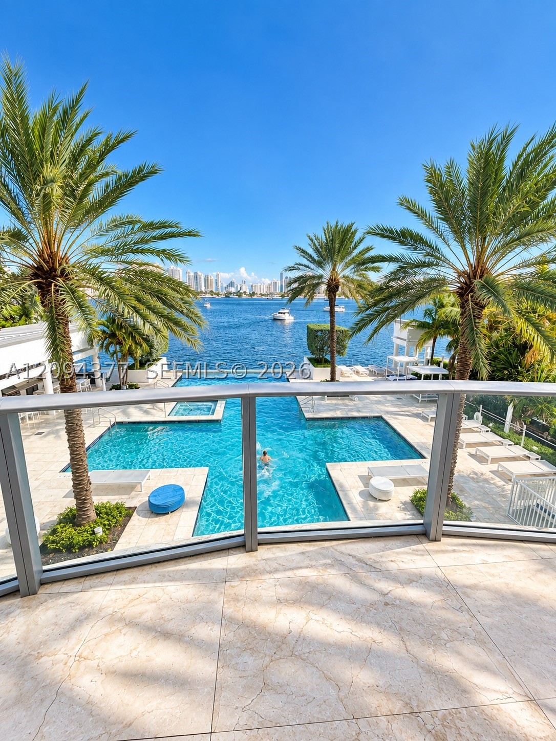 17301 Biscayne Blvd #211, North Miami Beach FL 33160