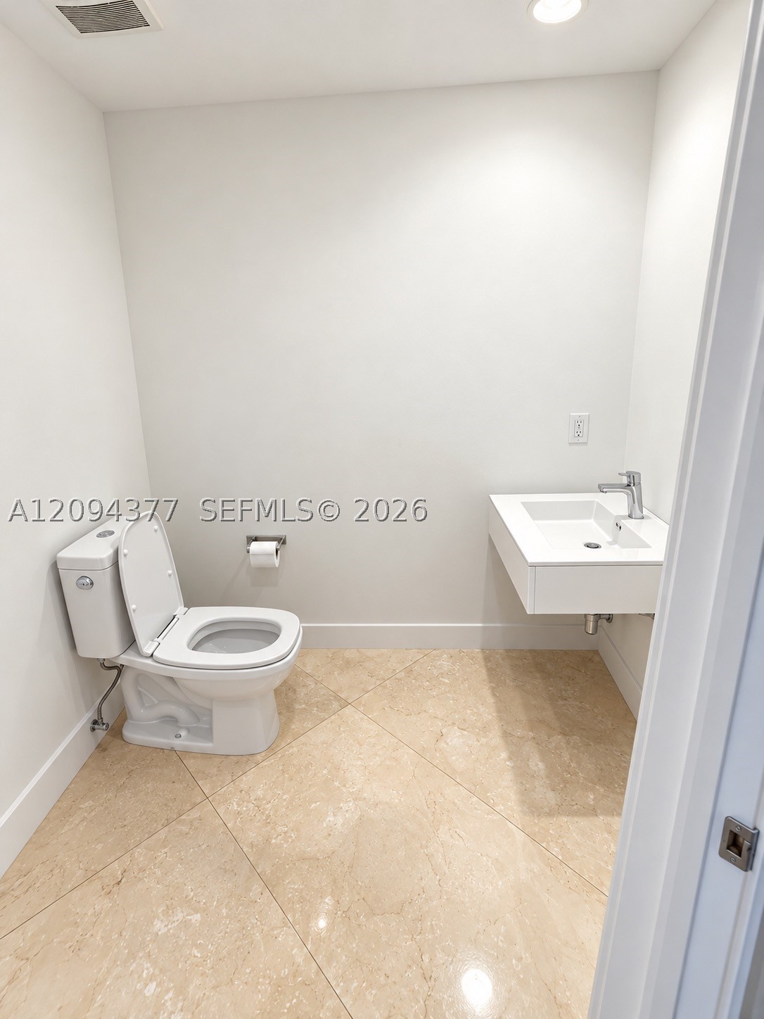 17301 Biscayne Blvd #211, North Miami Beach FL 33160