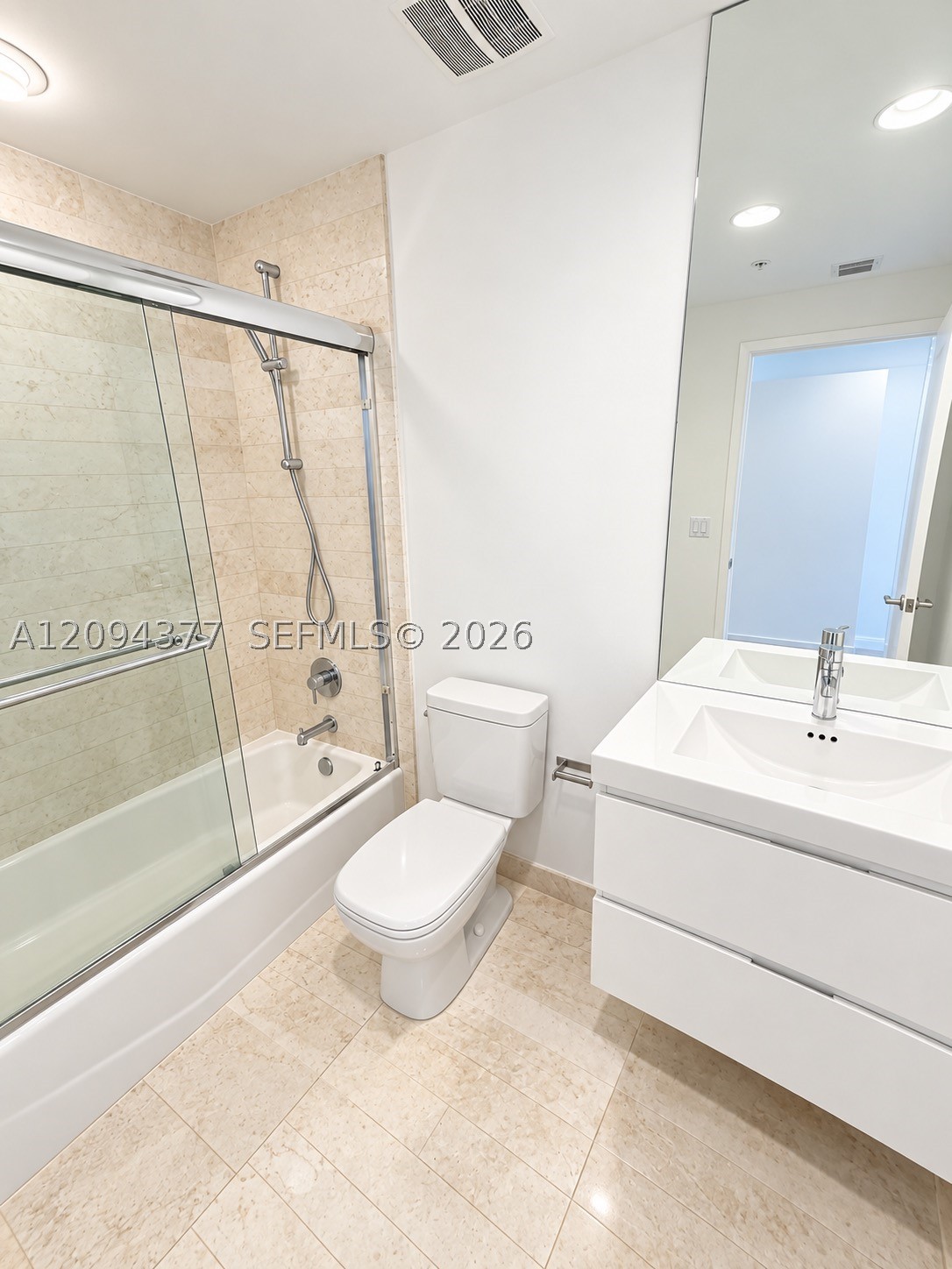 17301 Biscayne Blvd #211, North Miami Beach FL 33160