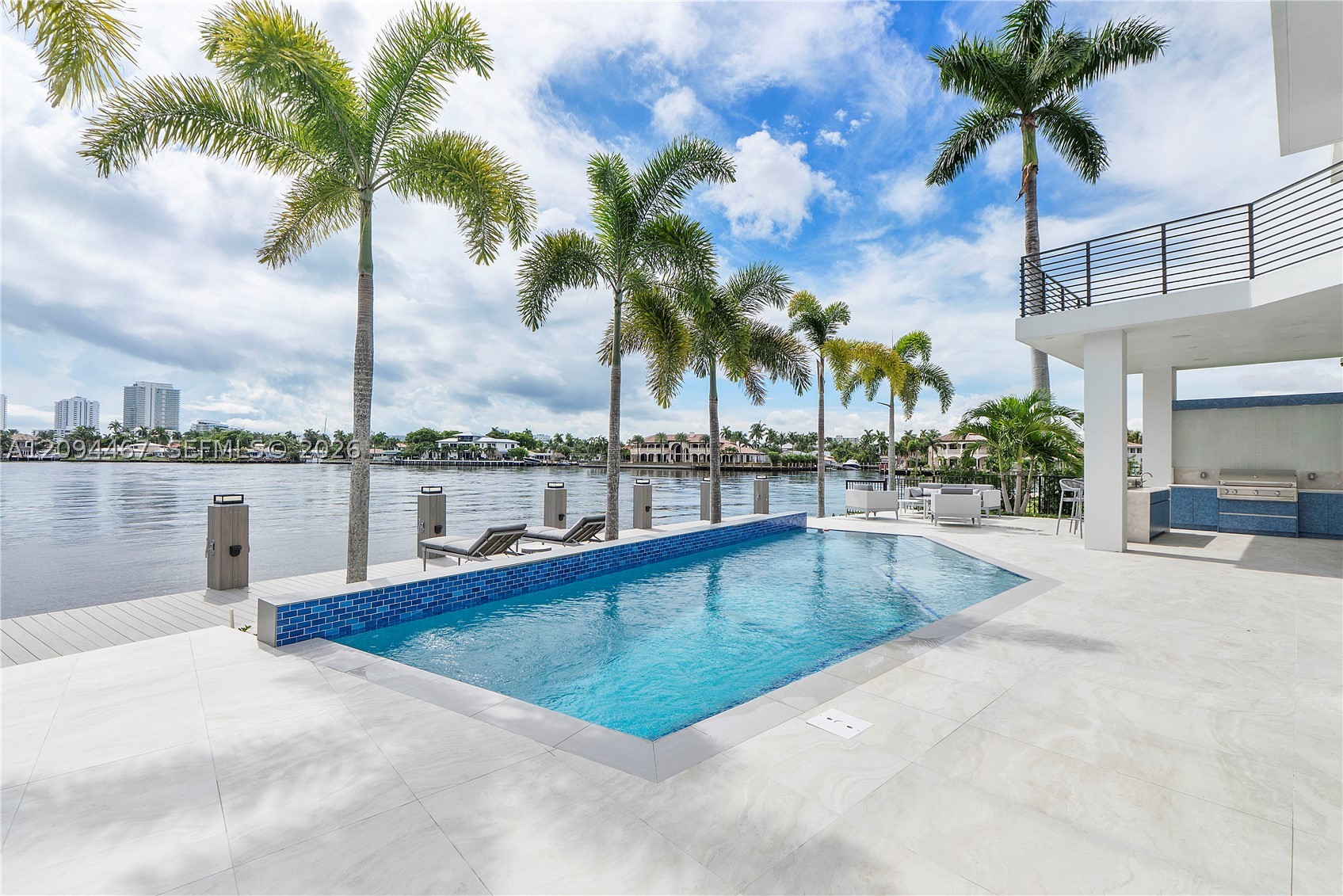 350 Circle Dr, Pompano Beach FL 33062