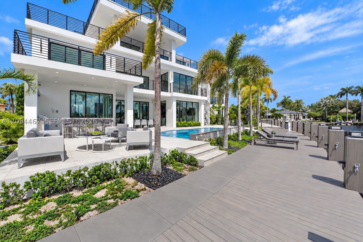 350 Circle Dr, Pompano Beach FL 33062