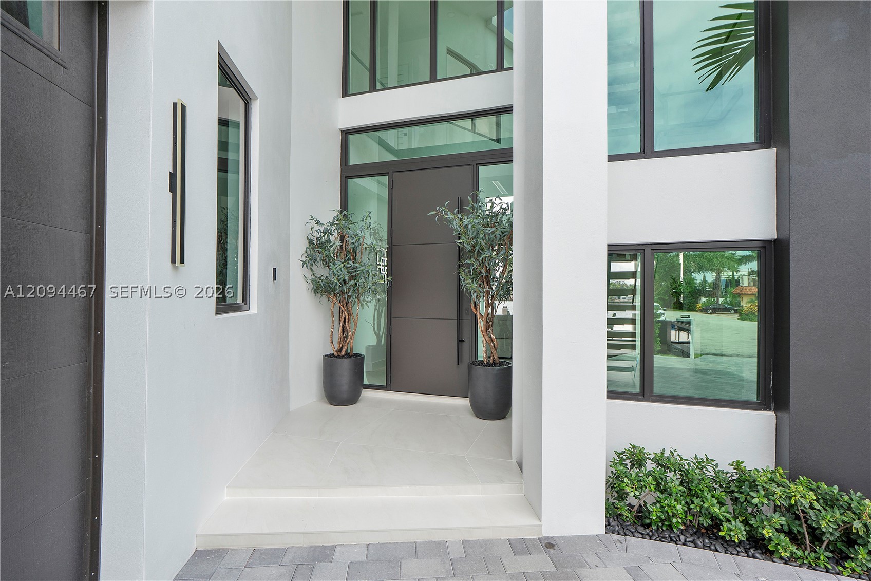 350 Circle Dr, Pompano Beach FL 33062