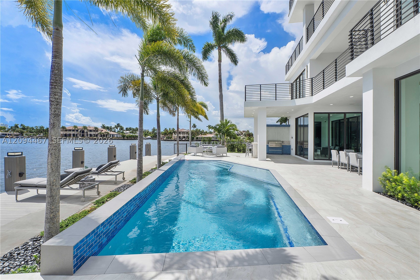 350 Circle Dr, Pompano Beach FL 33062