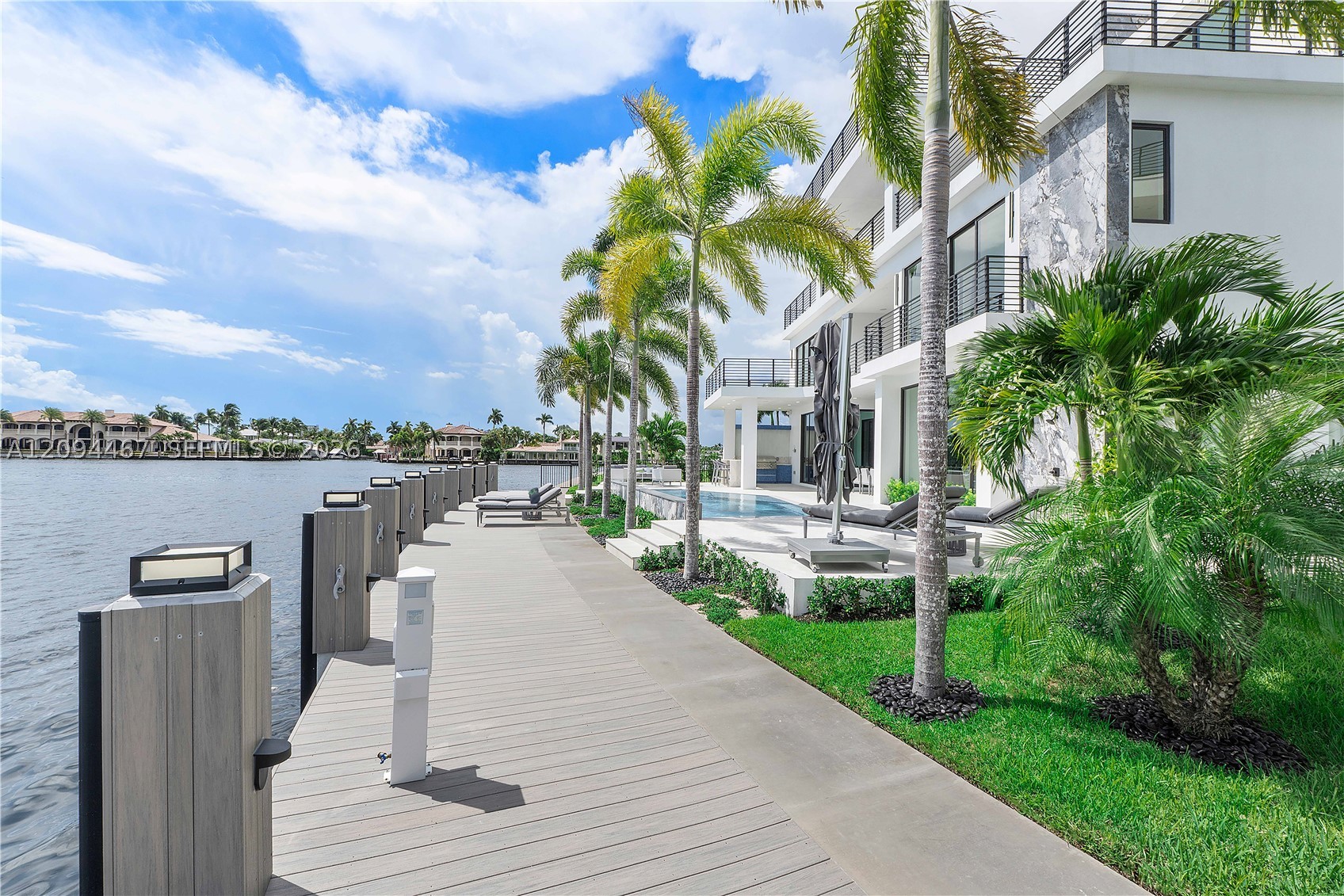 350 Circle Dr, Pompano Beach FL 33062