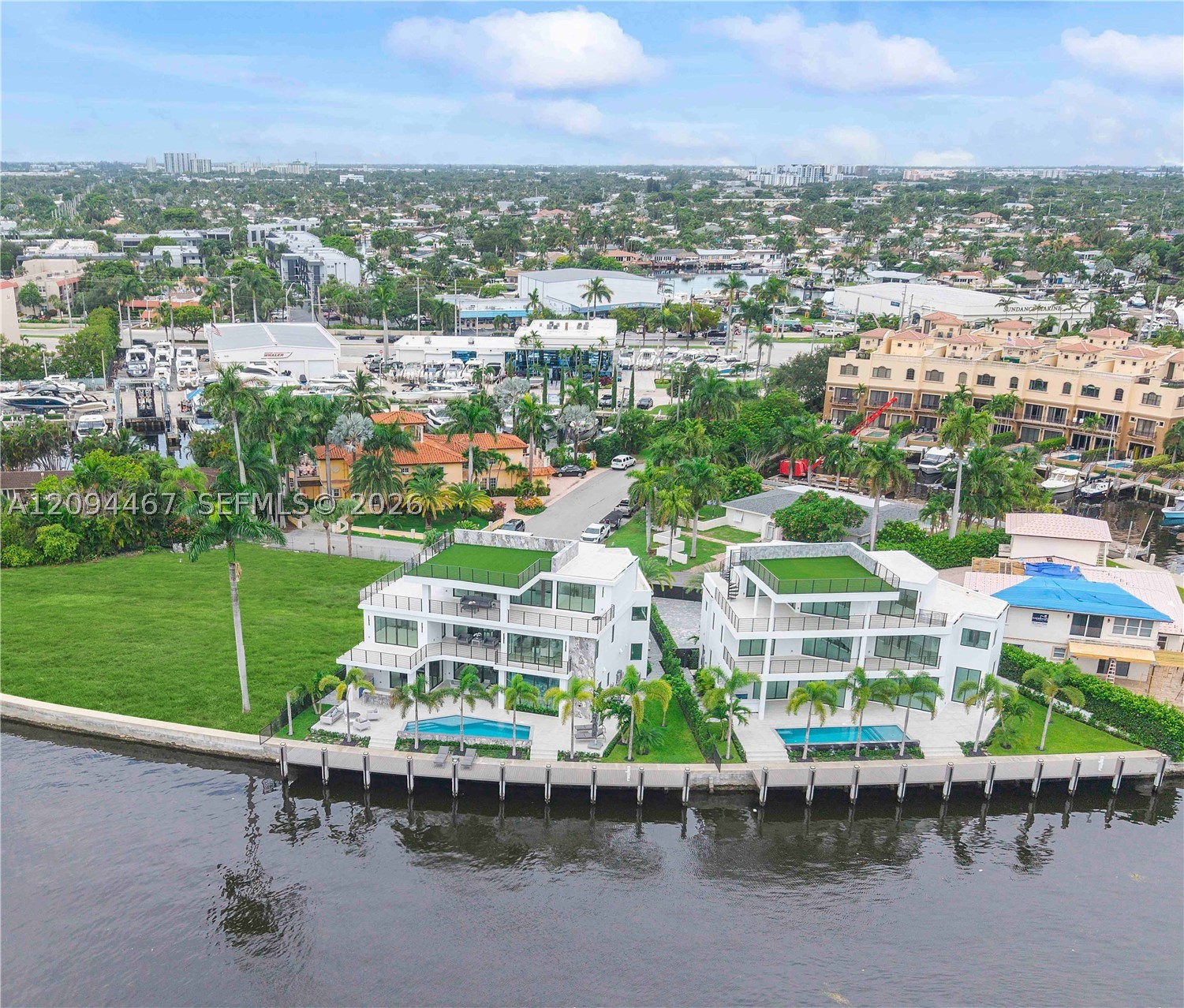 350 Circle Dr, Pompano Beach FL 33062