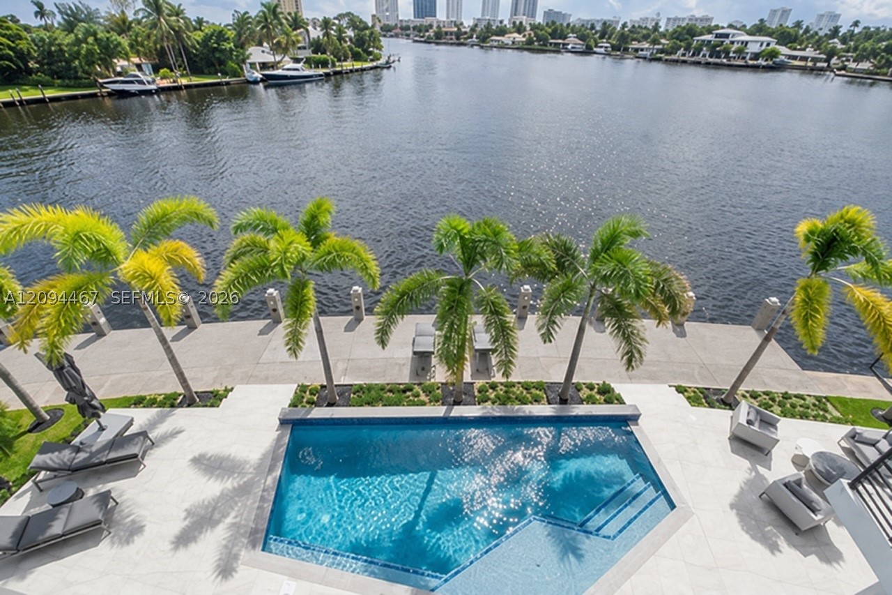 350 Circle Dr, Pompano Beach FL 33062