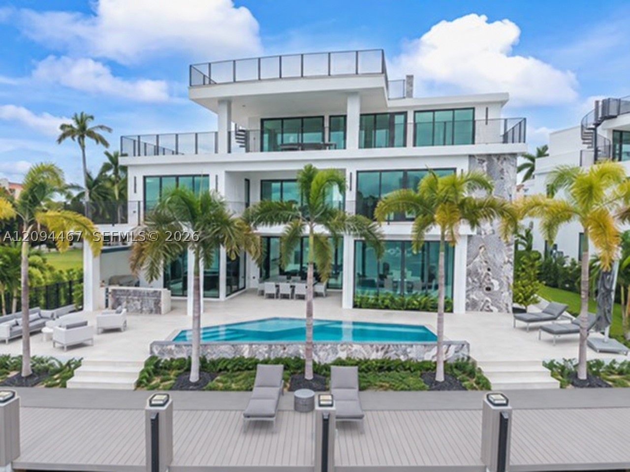 350 Circle Dr, Pompano Beach FL 33062