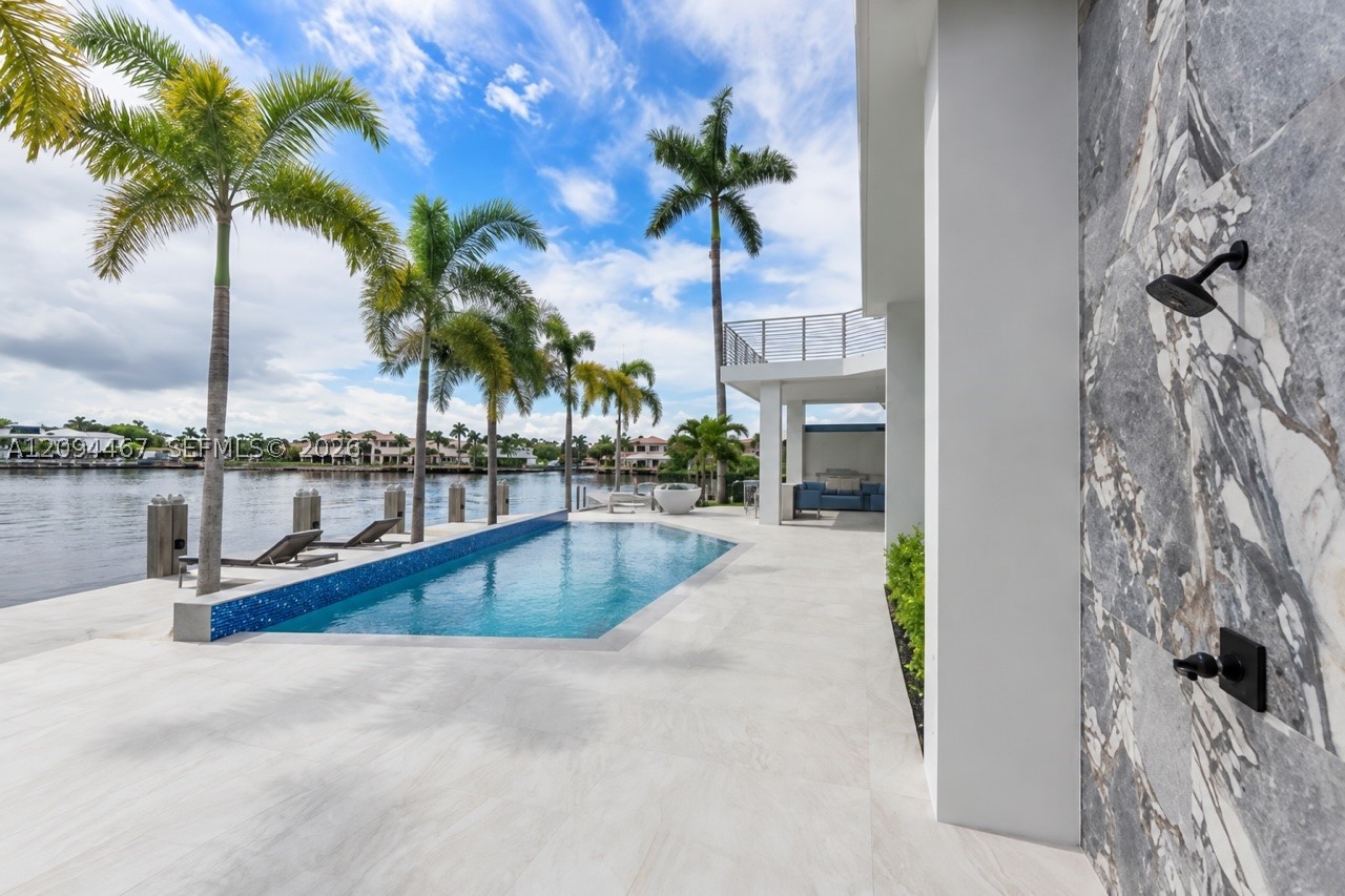 350 Circle Dr, Pompano Beach FL 33062