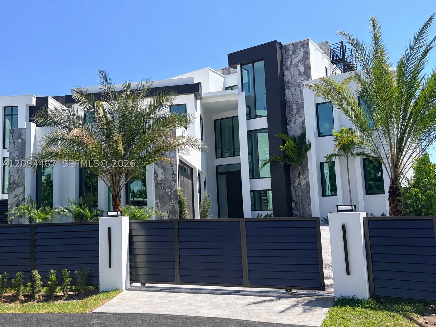 350 Circle Dr, Pompano Beach FL 33062