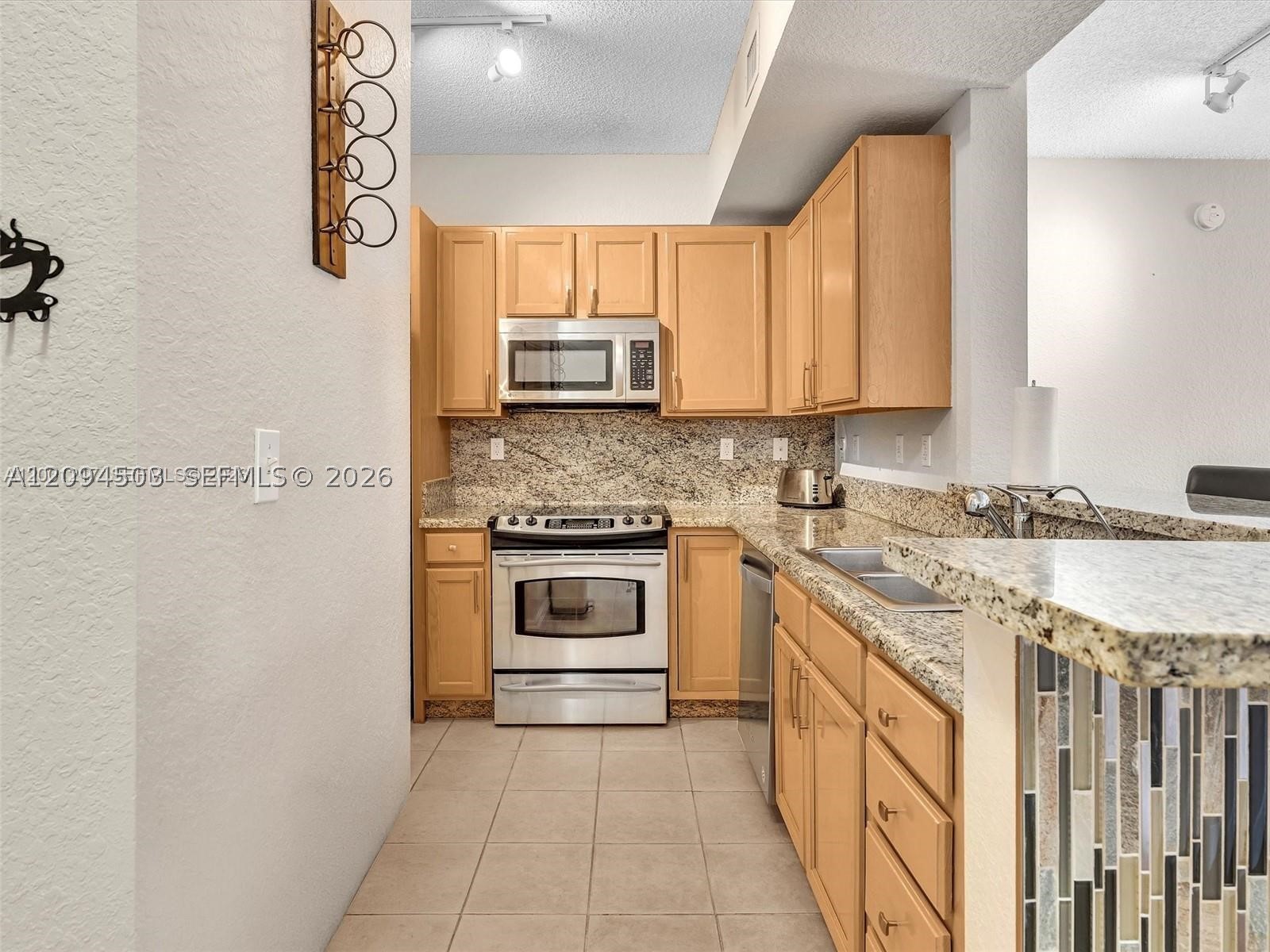 6001 SW 70th St #313, South Miami FL 33143
