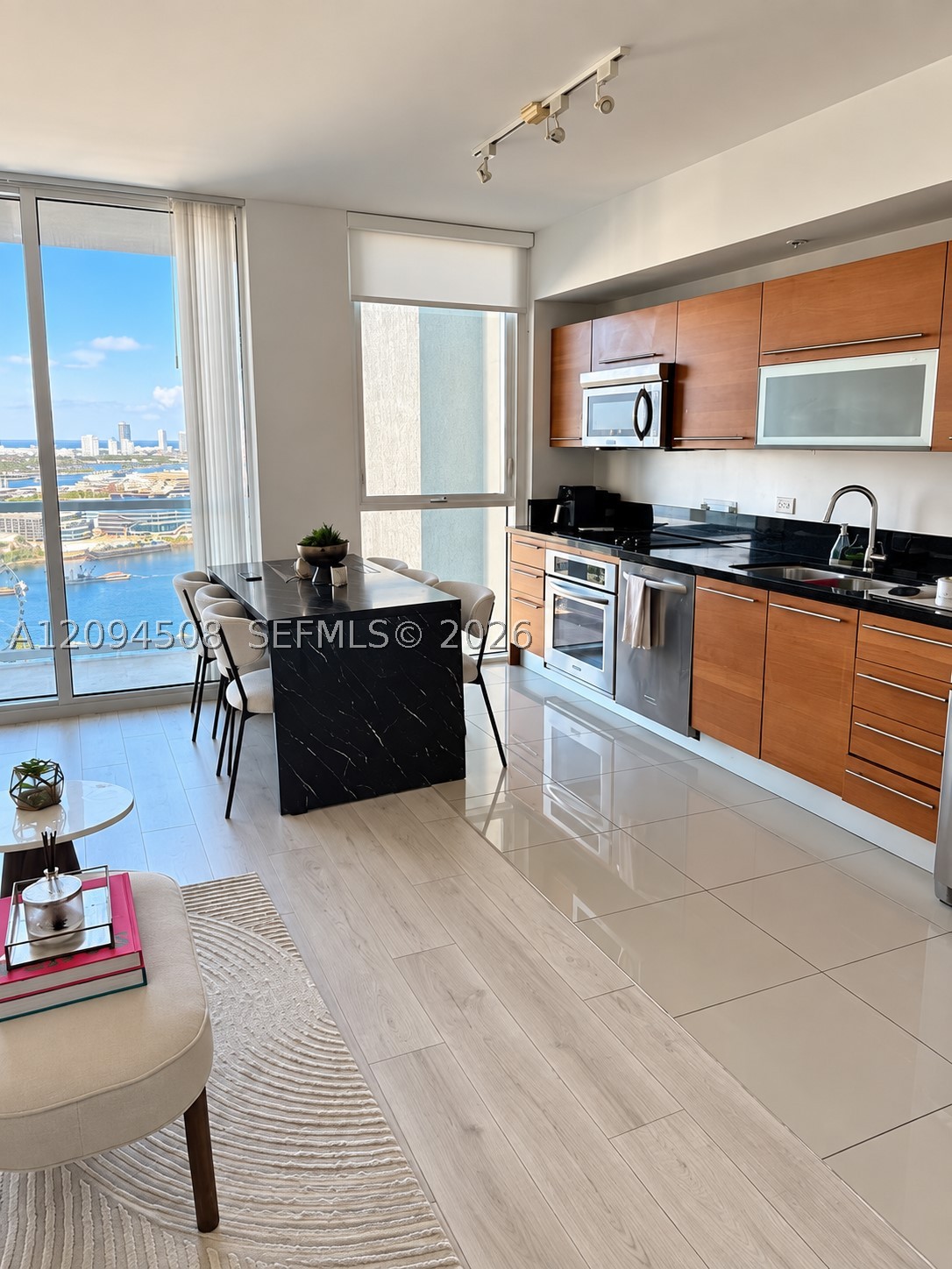 253 NE 2nd St #3307, Miami FL 33132