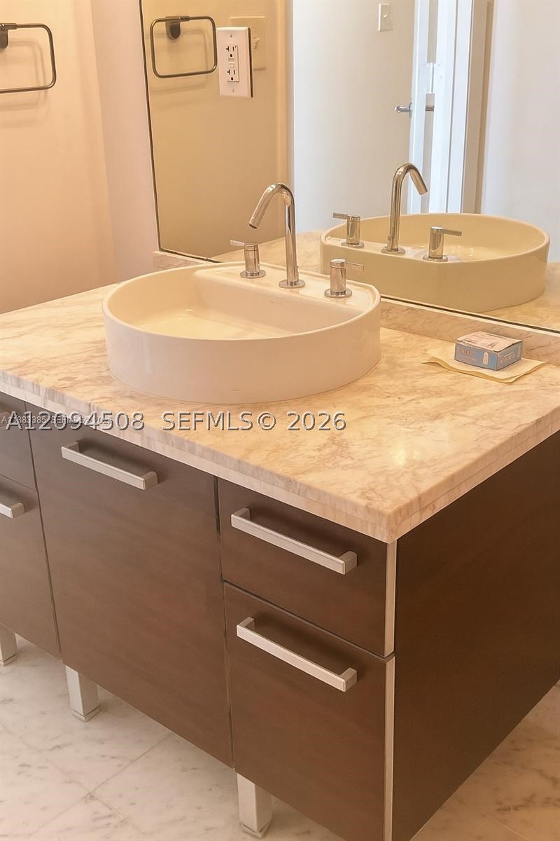 253 NE 2nd St #3307, Miami FL 33132