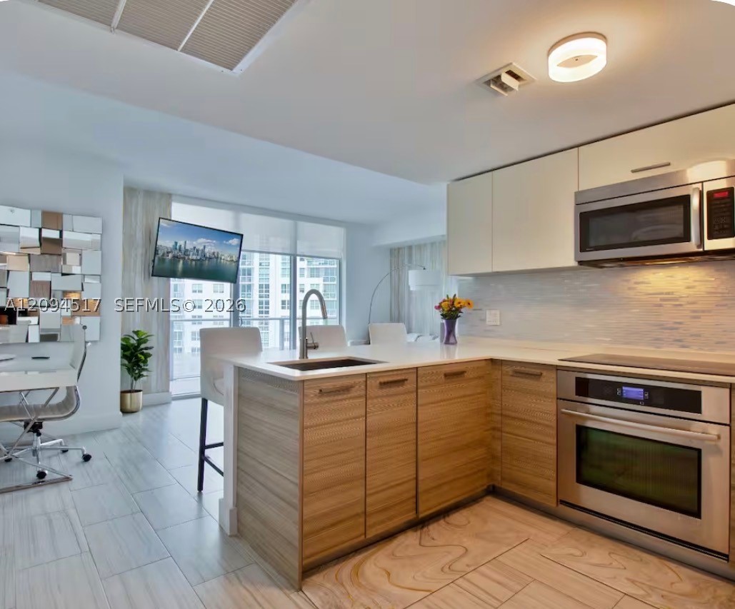 1300 Brickell Bay Dr #1711, Miami FL 33131
