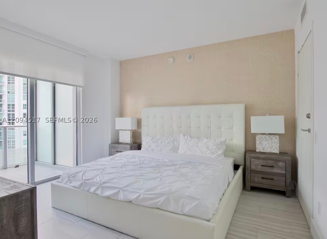 1300 Brickell Bay Dr #1711, Miami FL 33131
