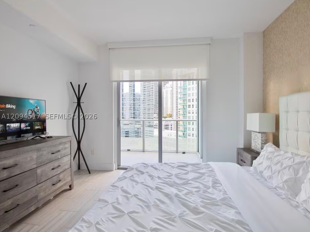 1300 Brickell Bay Dr #1711, Miami FL 33131