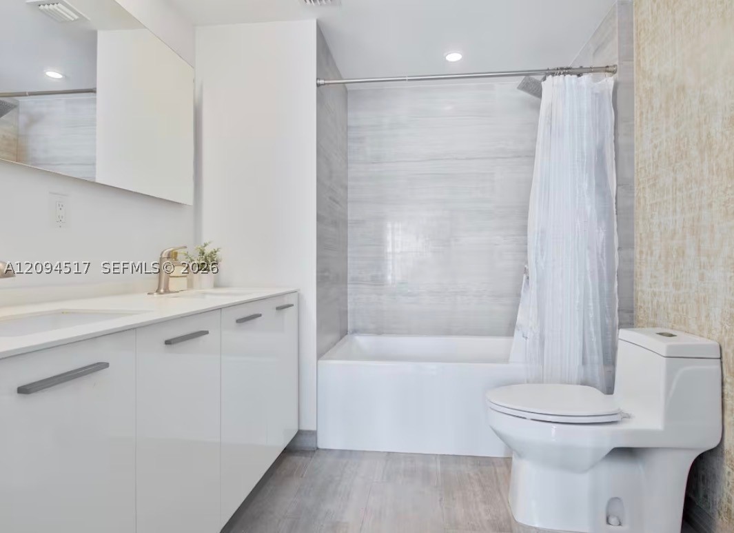 1300 Brickell Bay Dr #1711, Miami FL 33131