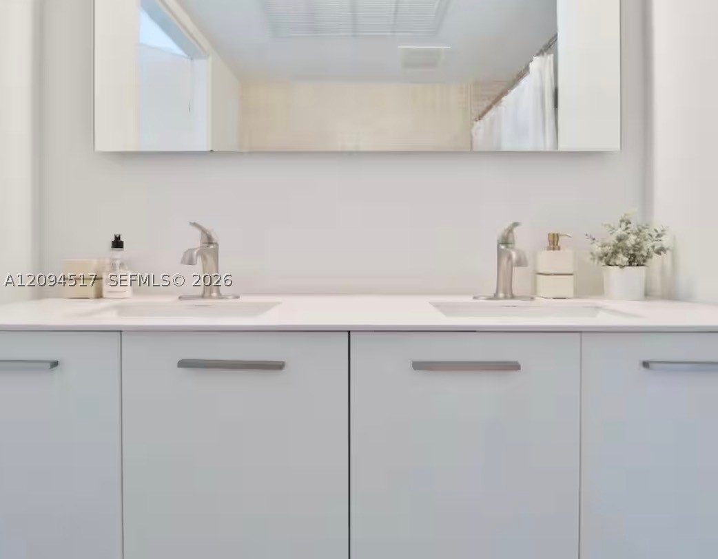 1300 Brickell Bay Dr #1711, Miami FL 33131