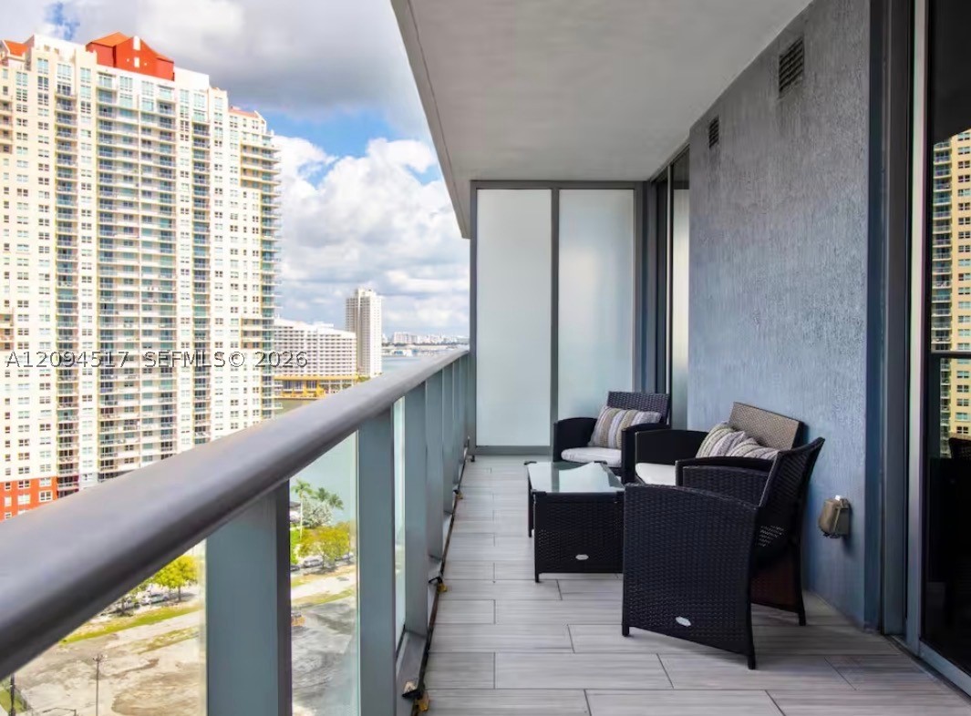 1300 Brickell Bay Dr #1711, Miami FL 33131
