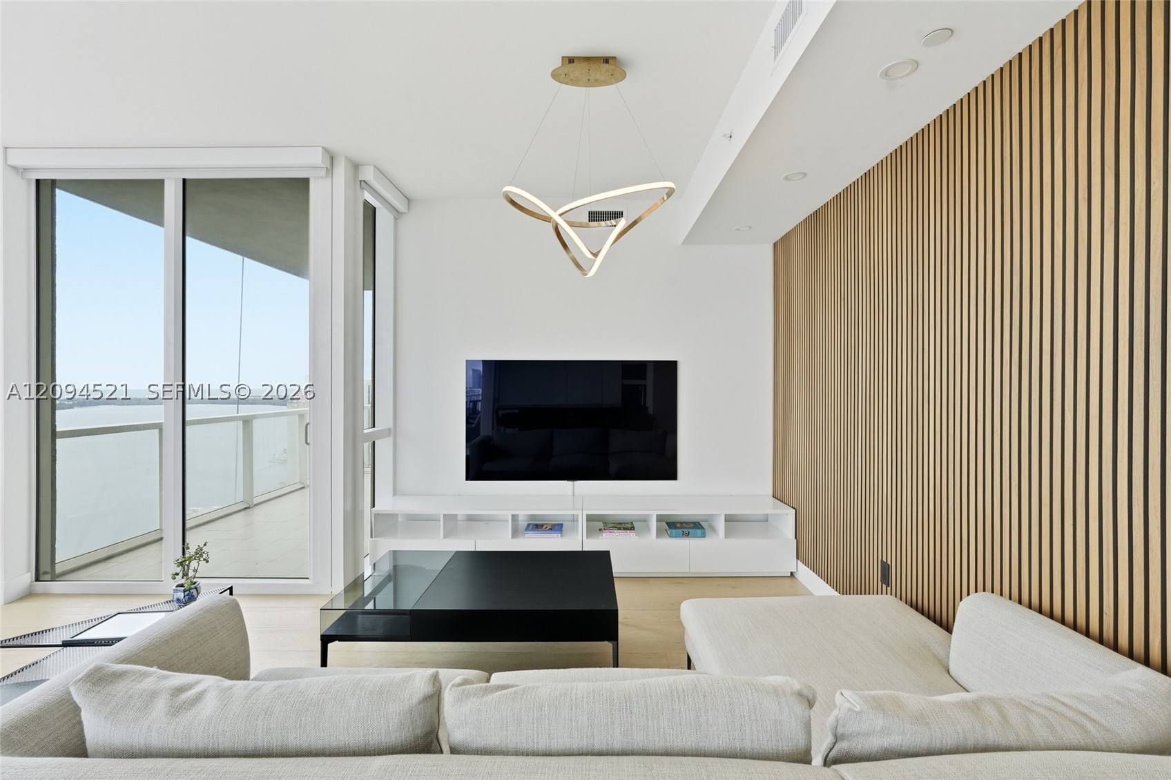 244 Biscayne Blvd #4103, Miami FL 33132