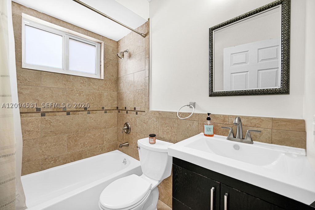 8574 SW 211th Ter, Cutler Bay FL 33189