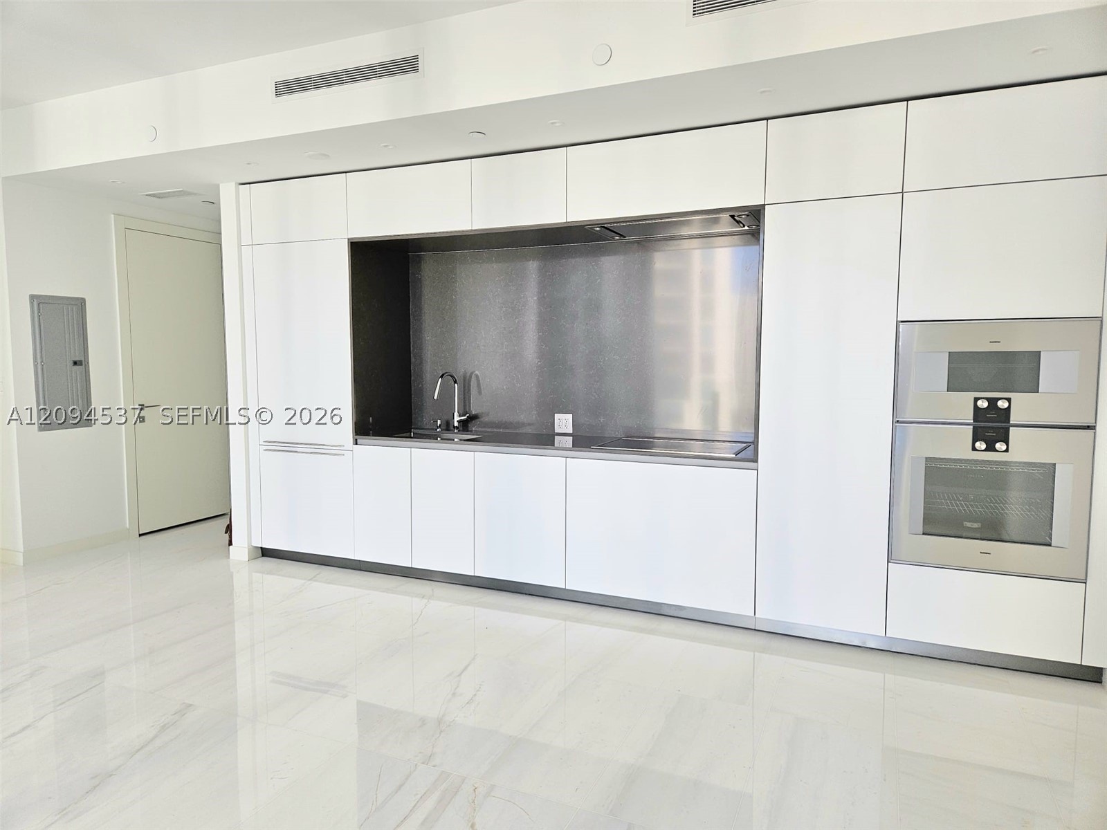 300 Biscayne Boulevard Way #2208W, Miami FL 33131