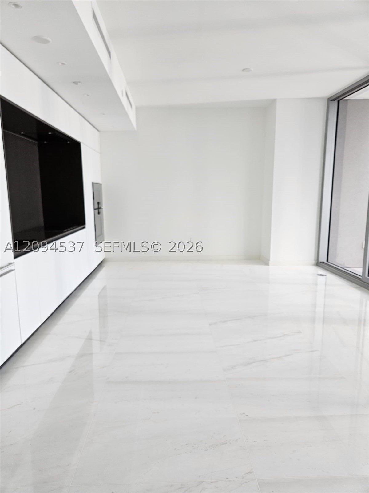 300 Biscayne Boulevard Way #2208W, Miami FL 33131