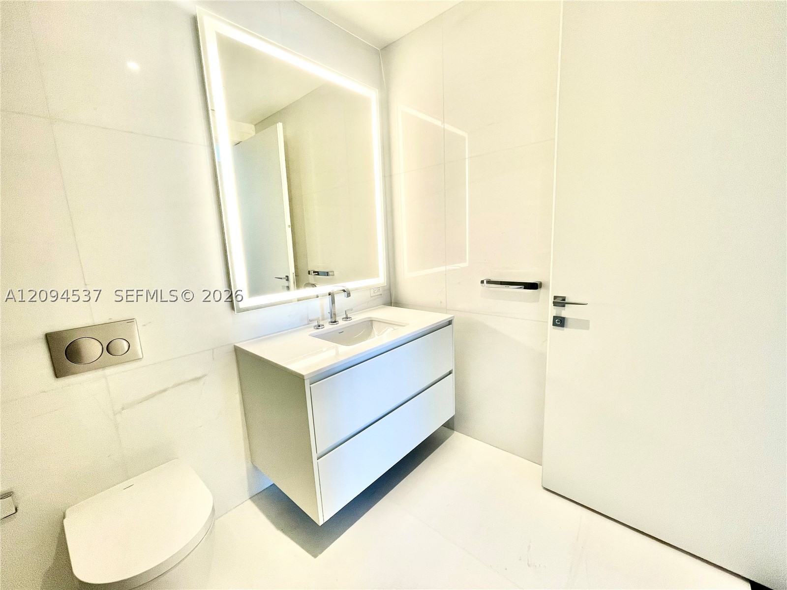 300 Biscayne Boulevard Way #2208W, Miami FL 33131