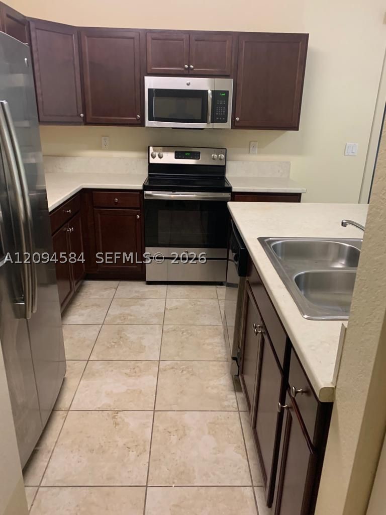 142 SE 28th Ter #10, Homestead FL 33033