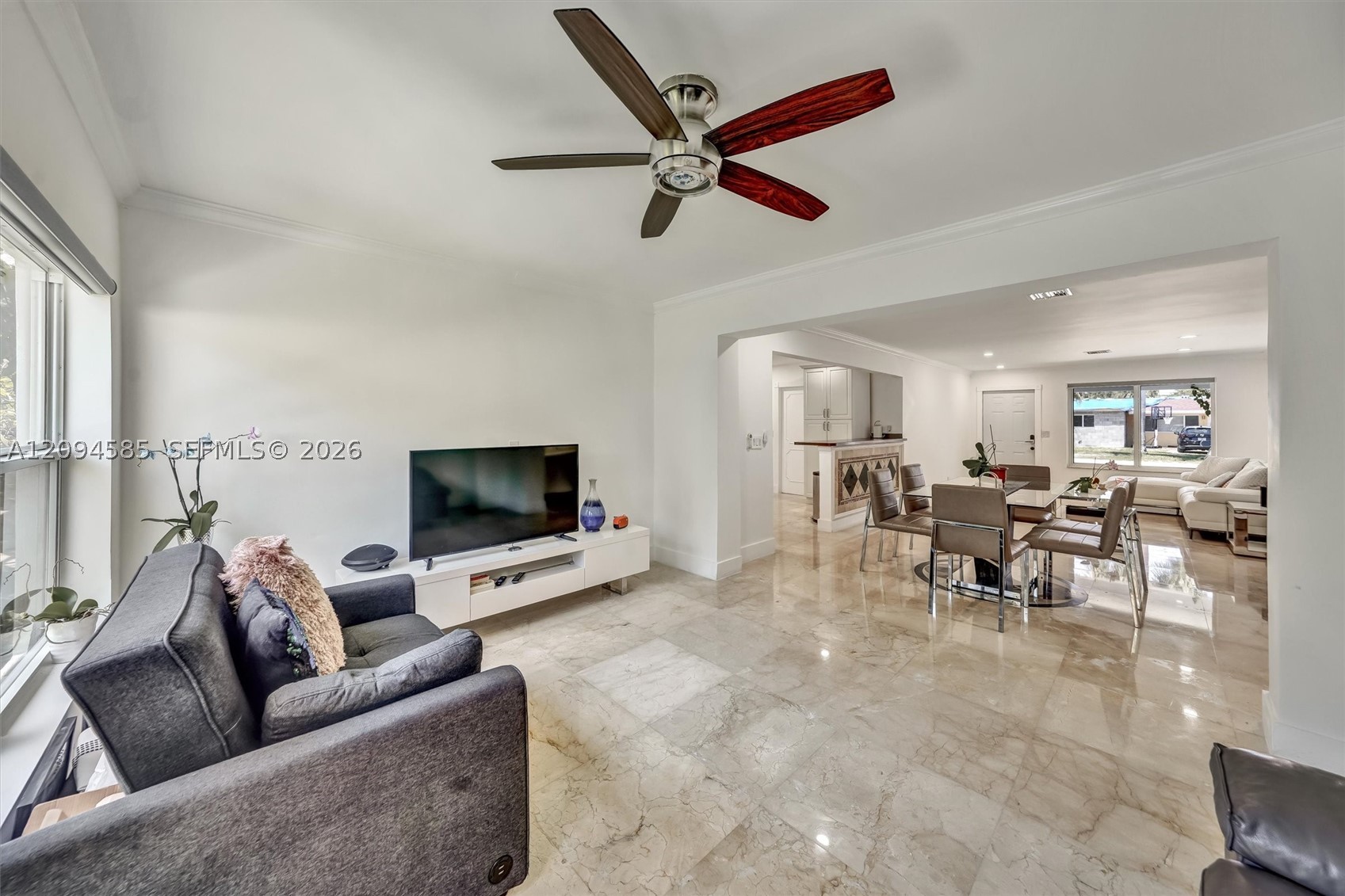 814 NE 4th St #814, Hallandale Beach FL 33009
