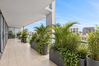 6799 Collins Ave #606, Miami Beach FL 33141