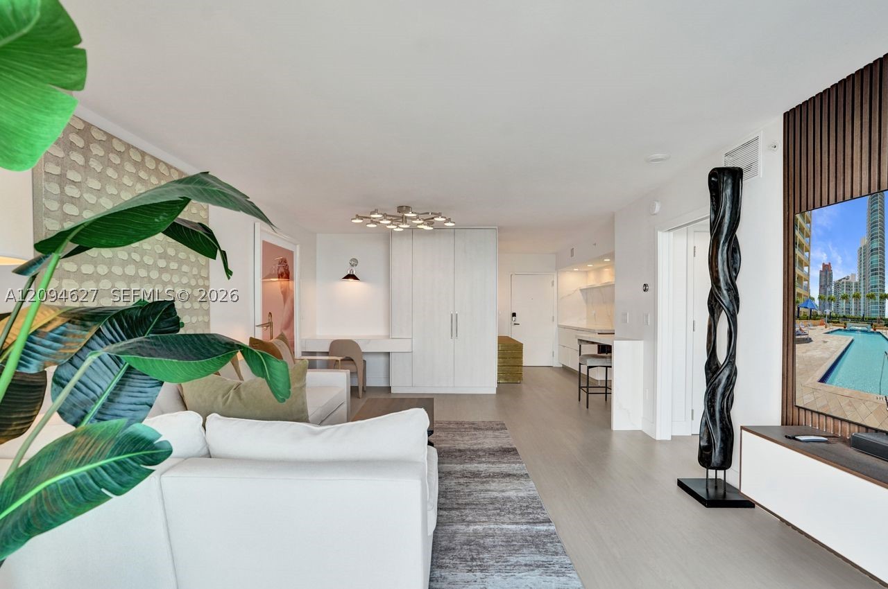 90 Alton Rd #2407, Miami Beach FL 33139