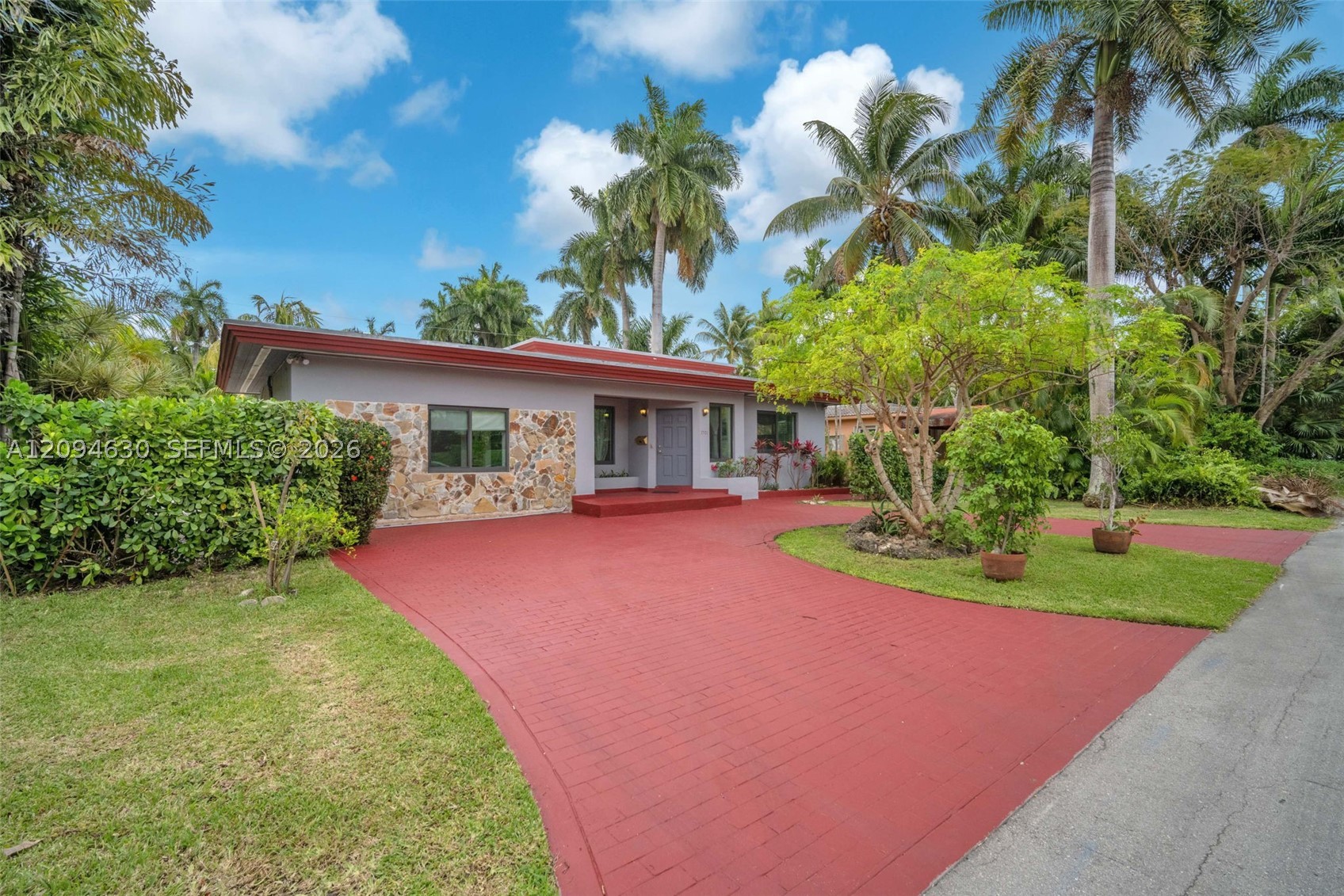 7701 Center Bay Dr, North Bay Village FL 33141