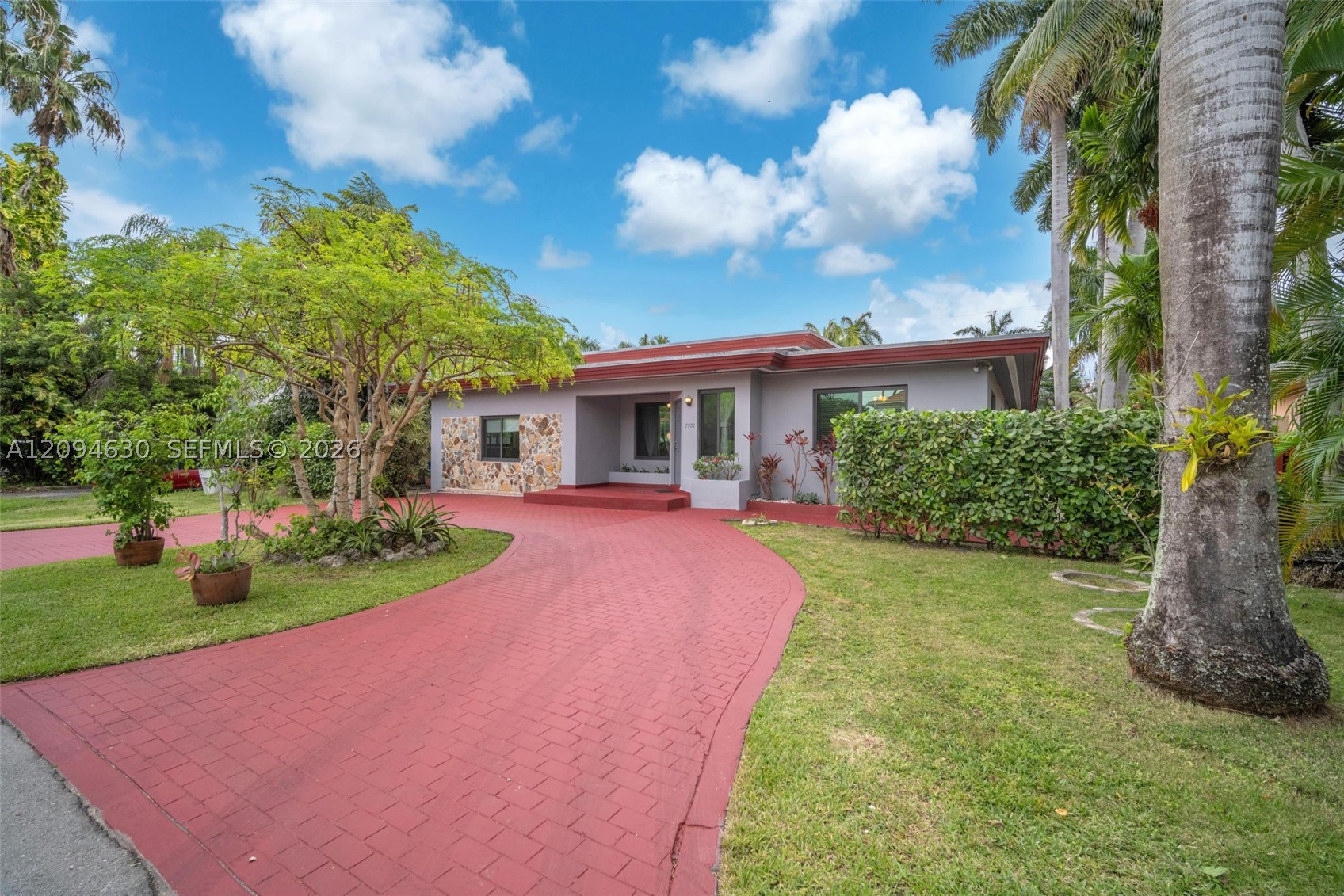 7701 Center Bay Dr, North Bay Village FL 33141