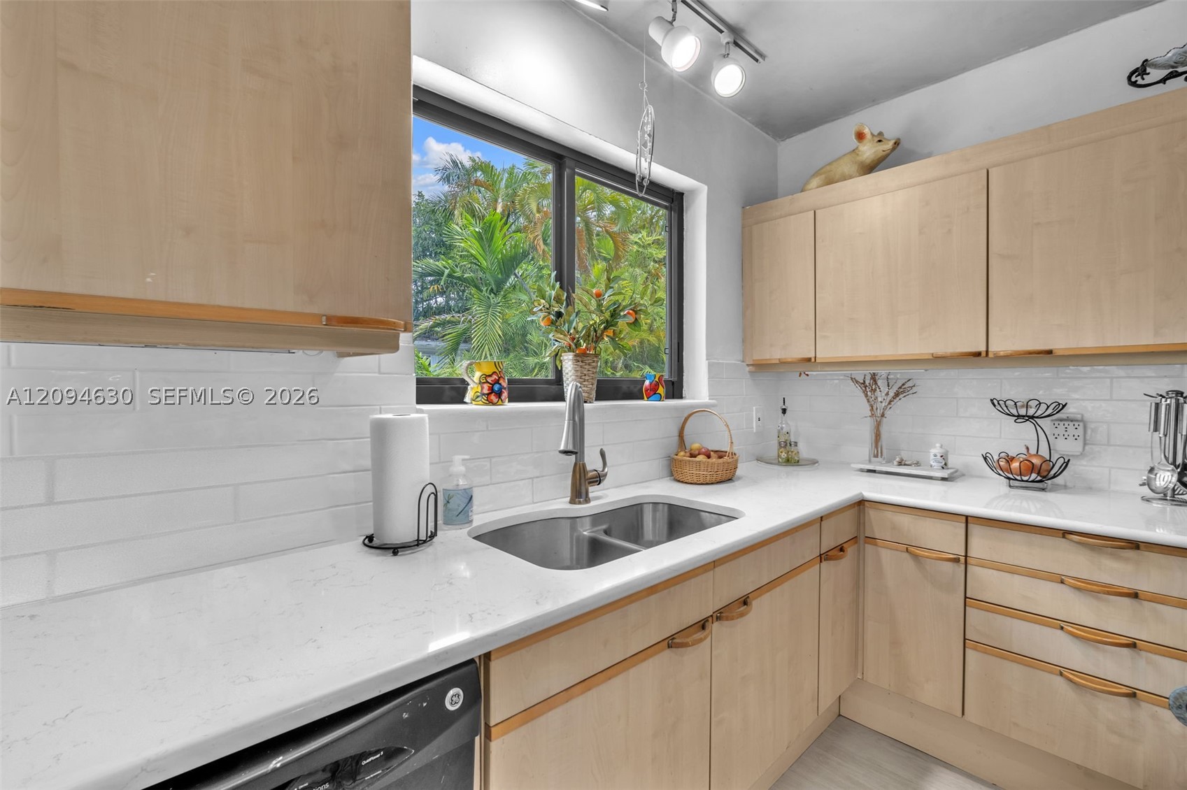 7701 Center Bay Dr, North Bay Village FL 33141