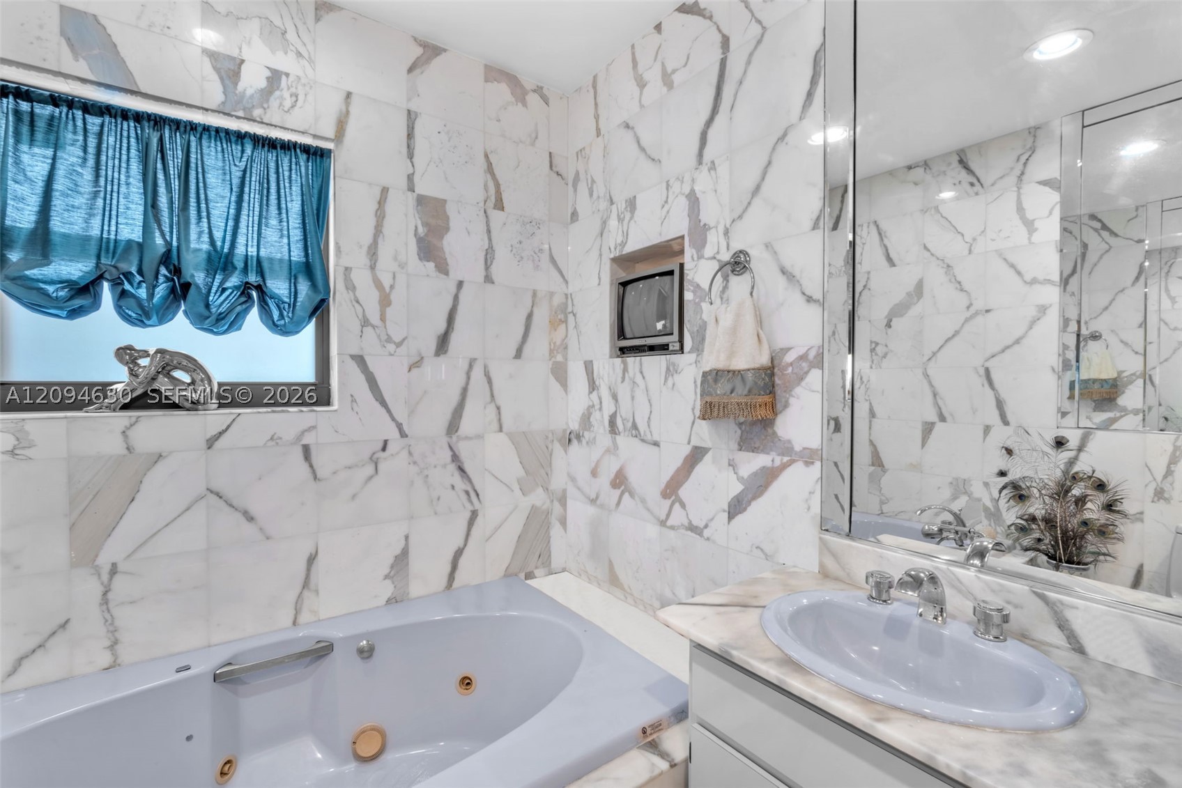 7701 Center Bay Dr, North Bay Village FL 33141