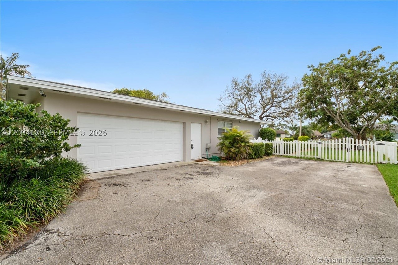 16220 SW 88th Ave Rd, Palmetto Bay FL 33157