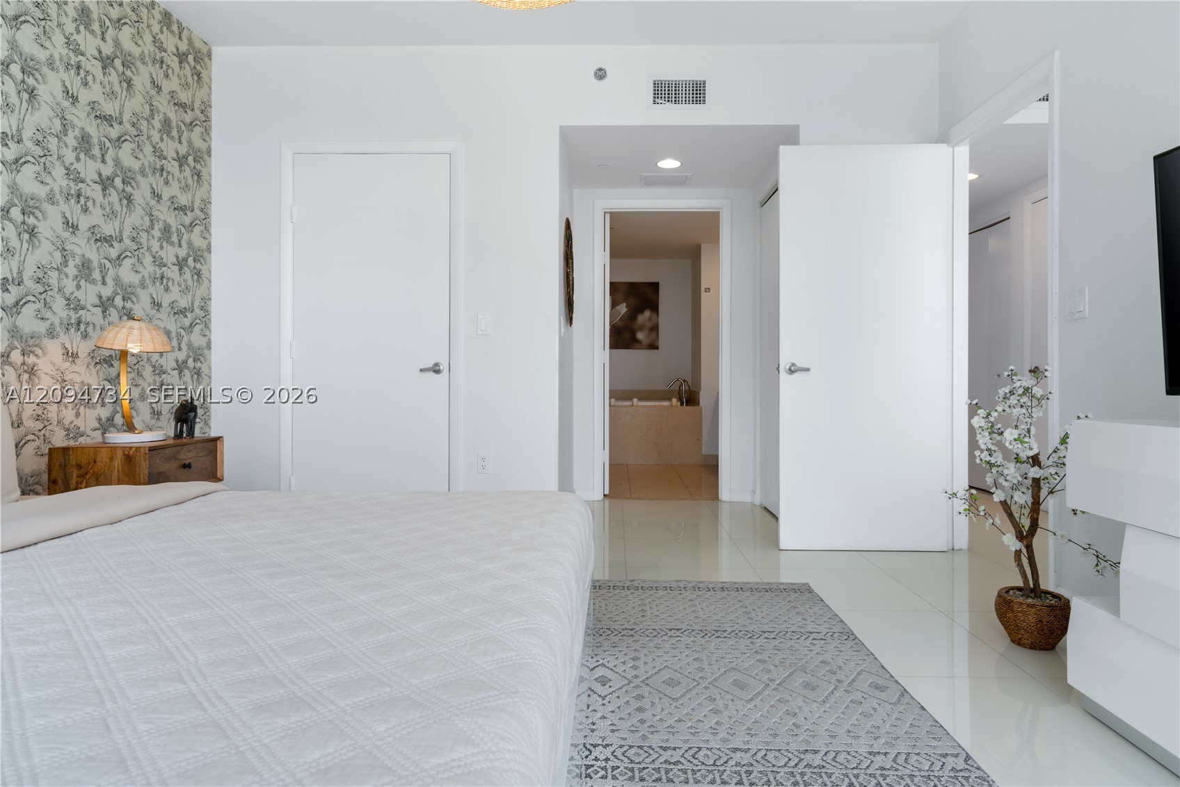 485 Brickell Ave #3904, Miami FL 33131